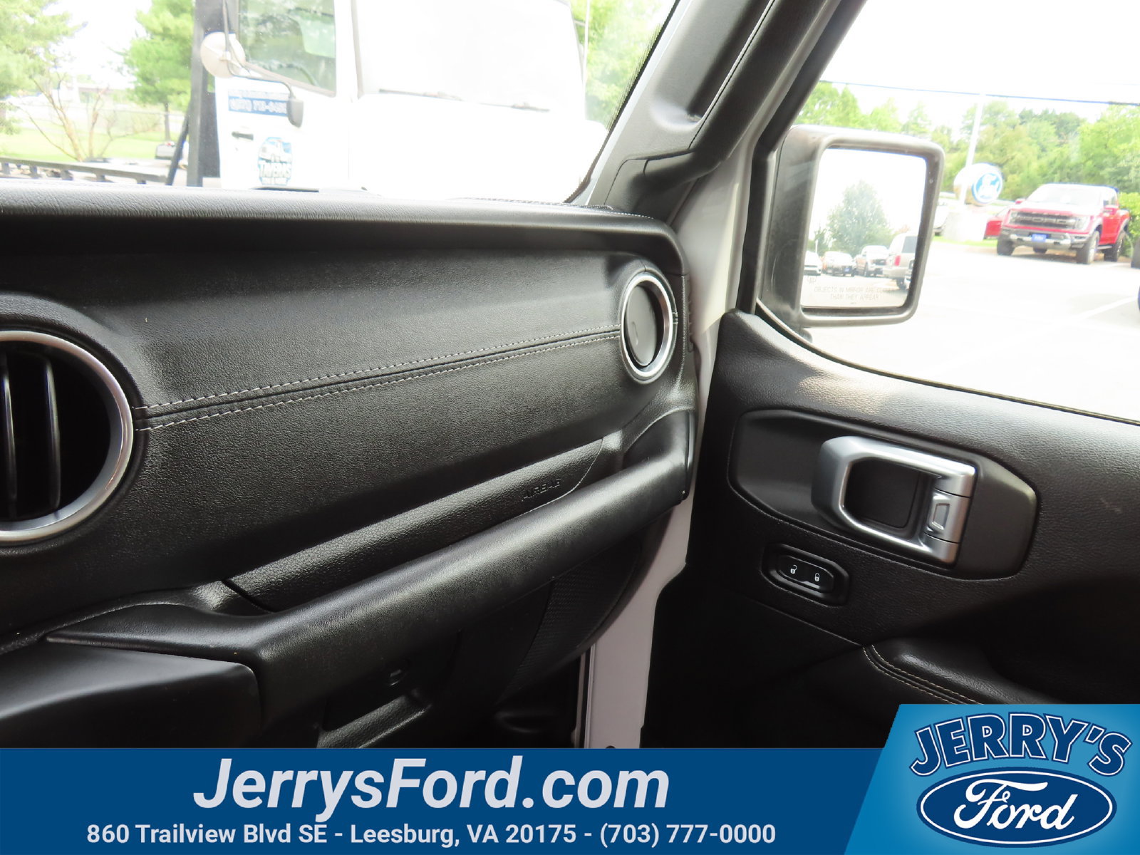 Used 2020 Jeep Wrangler Unlimited Sahara AWD/4WD image 23