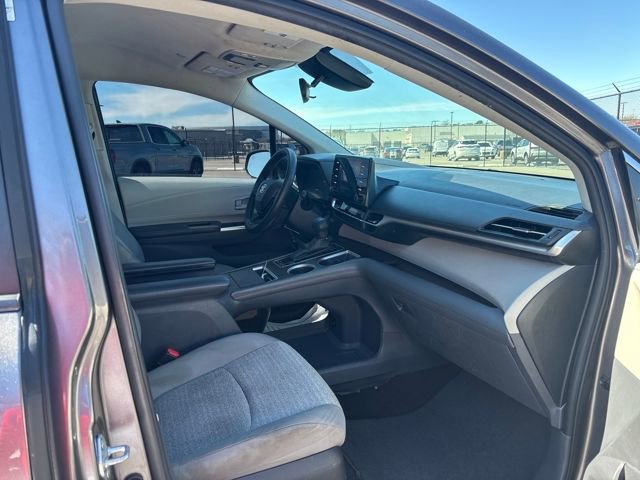 Used 2023 Toyota Sienna LE image 9
