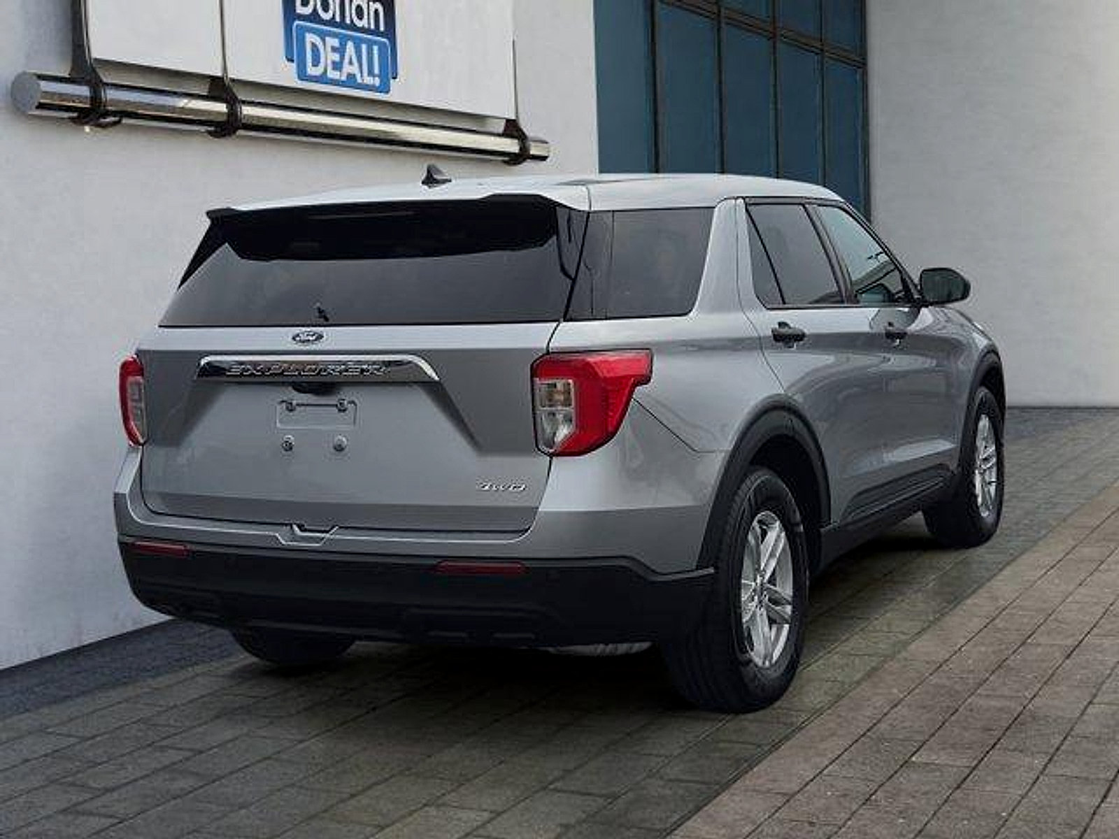 Certified 2023 Ford Explorer 4WD image 3