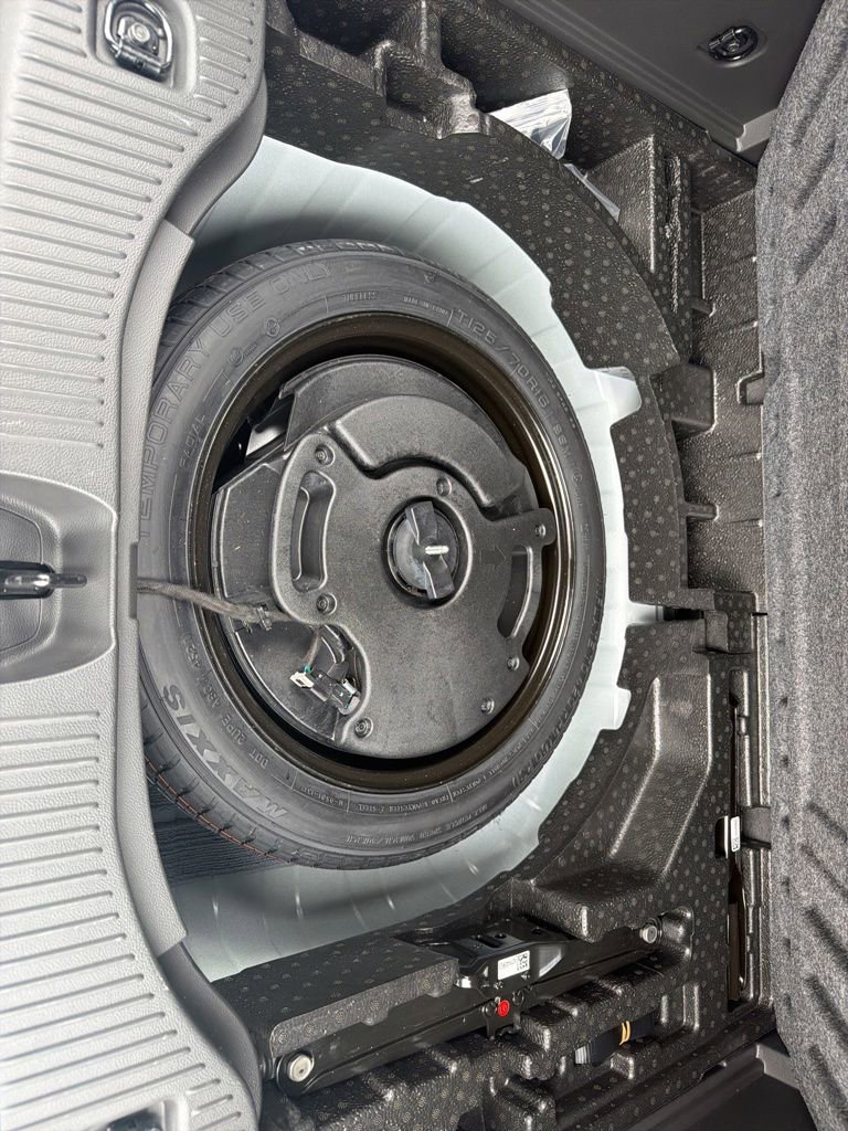 Used 2022 Buick Encore Preferred AWD/4WD image 44