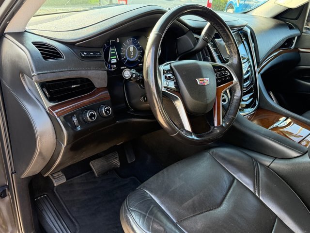 Used 2020 Cadillac Escalade ESV Luxury AWD/4WD image 16