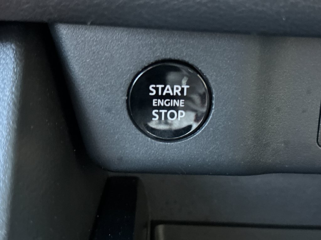Used 2025 Nissan Rogue SV AWD/4WD image 21