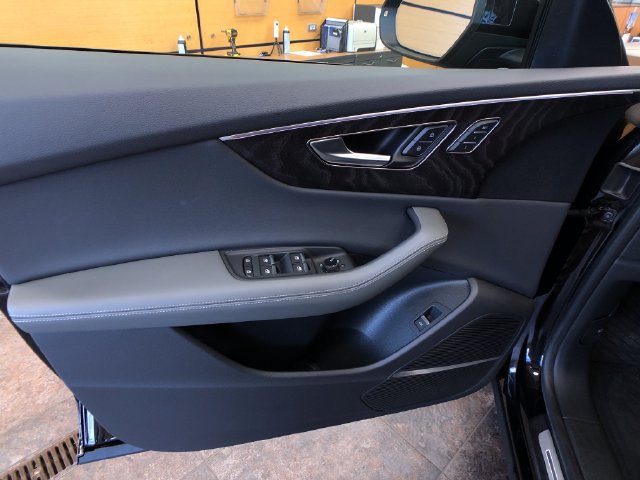 Used 2023 Audi Q8 Premium Plus AWD/4WD image 12