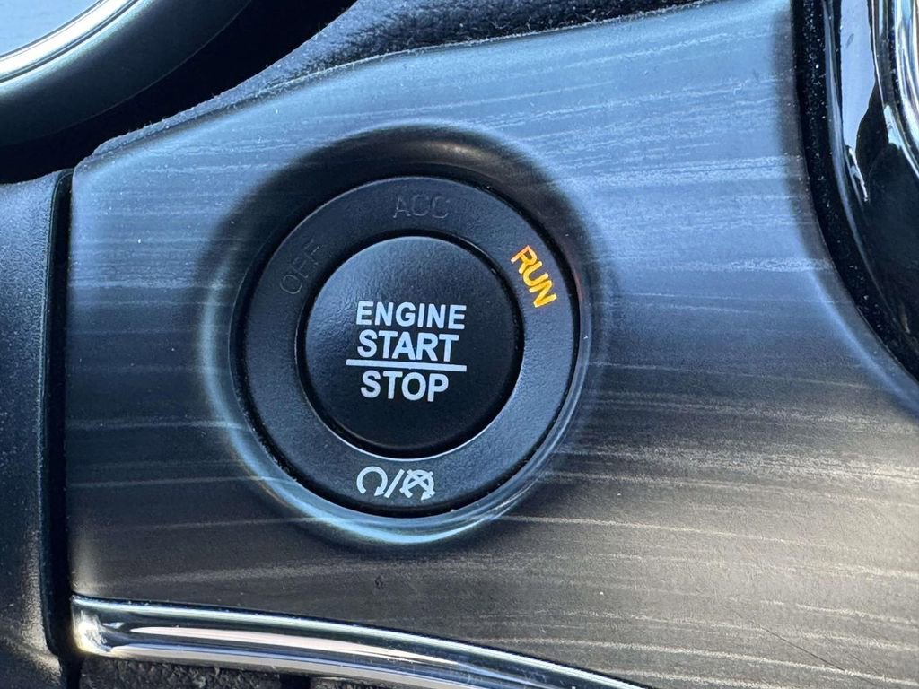 Used 2020 Jeep Grand Cherokee Limited AWD/4WD image 9