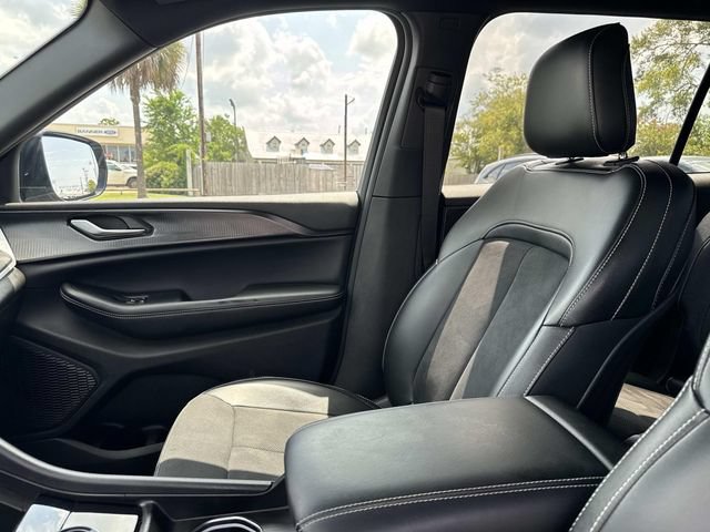 Used 2023 Jeep Grand Cherokee L Altitude AWD/4WD image 16