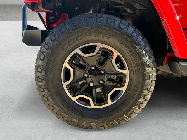 Used 2017 Jeep Wrangler Unlimited Sahara w/ Connectivity Group image 14