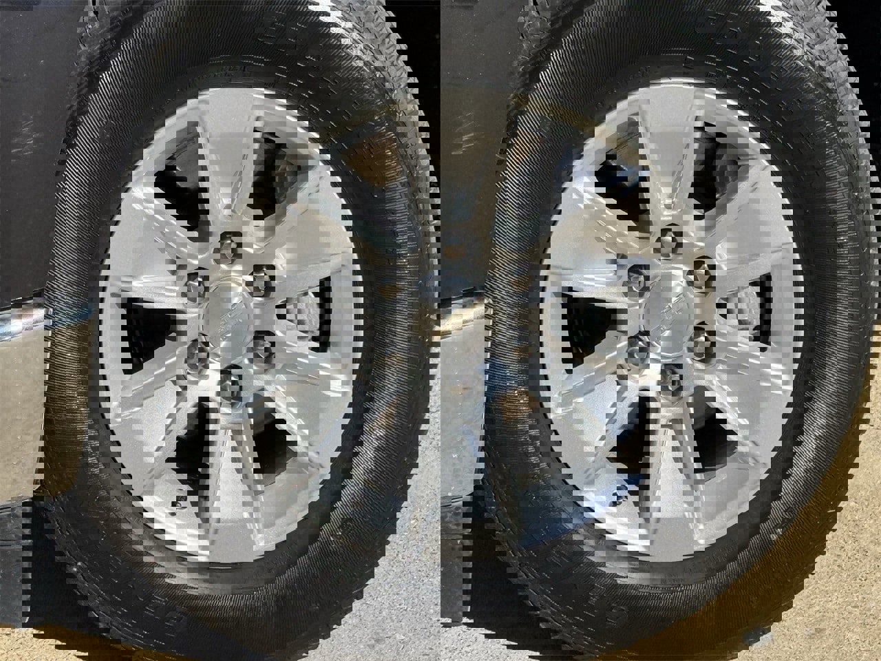 Used 2024 Chevrolet Silverado 1500 LT image 9