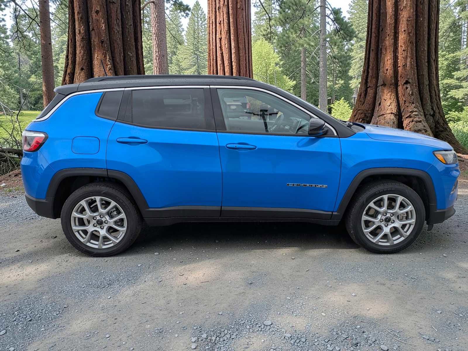 Used 2025 Jeep Compass Limited AWD/4WD image 7