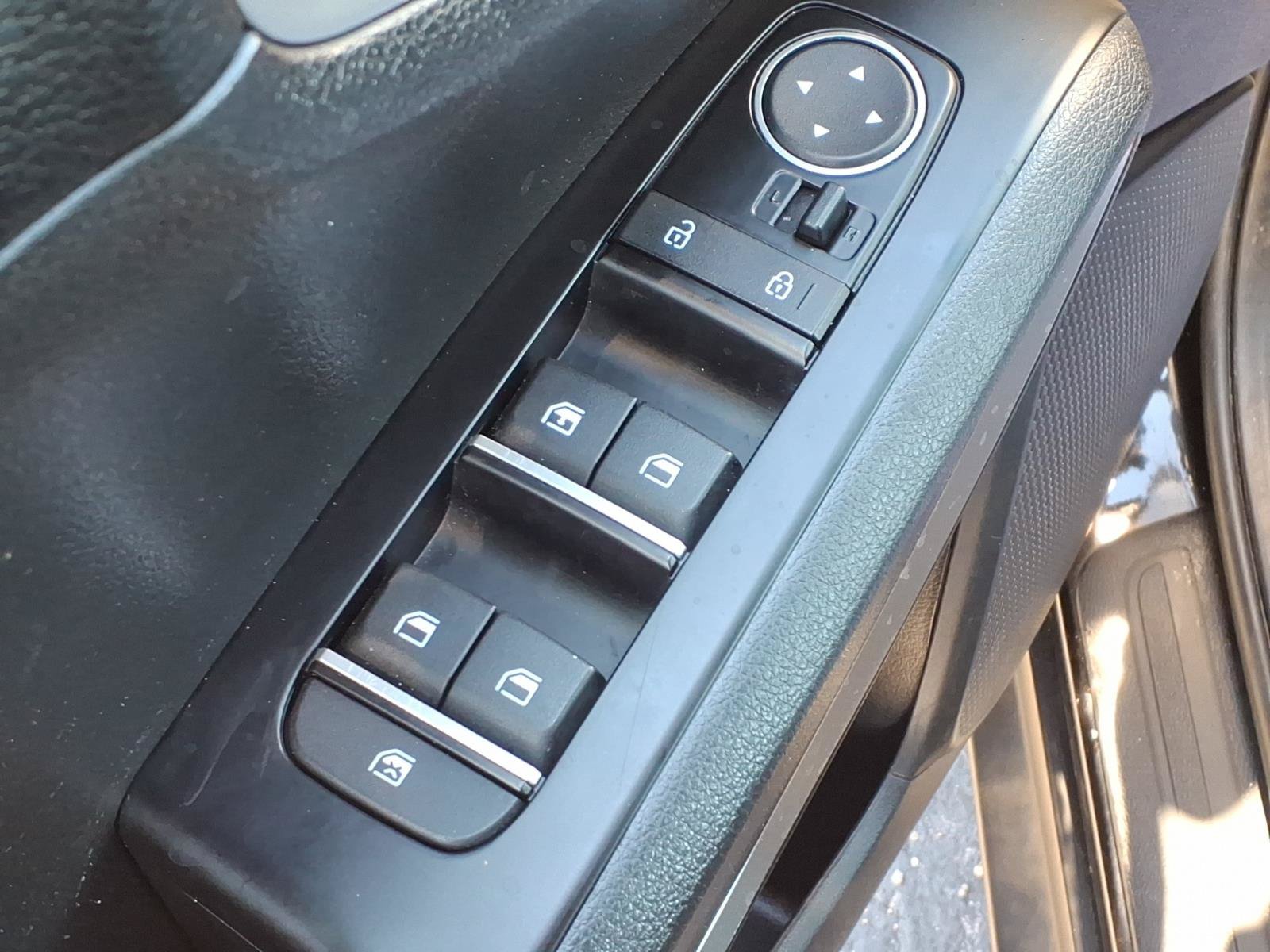 Used 2025 Kia Soul LX w/ LX Technology Package FWD image 21