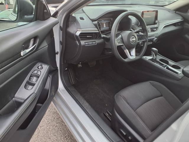 Used 2025 Nissan Altima 2.5 SV FWD image 6