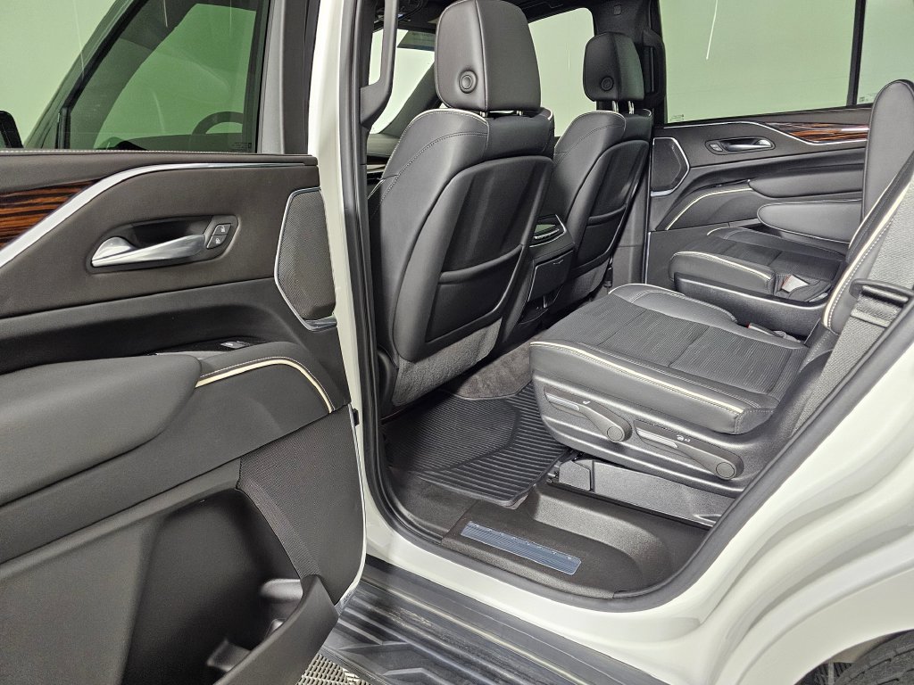 Used 2023 Cadillac Escalade Premium Luxury w/ LPO, Radiant Package AWD/4WD image 17