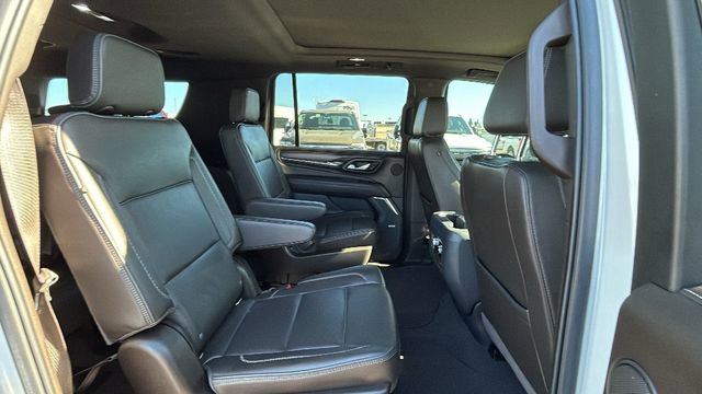 Used 2022 GMC Yukon XL Denali w/ Denali Premium Package image 13