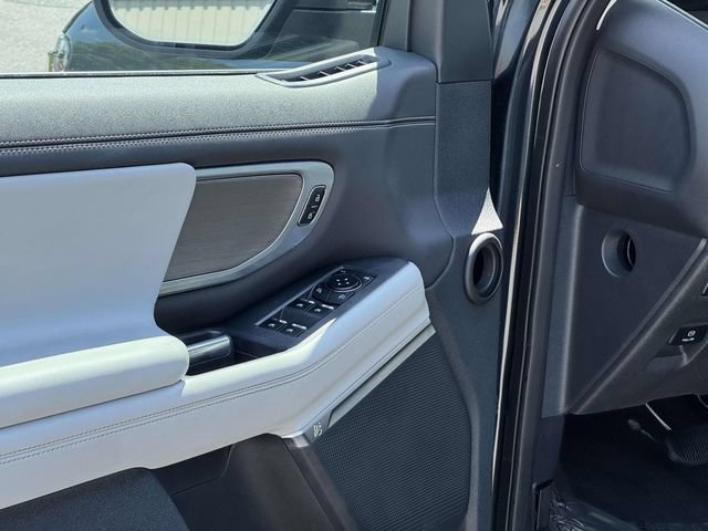 Certified 2025 Ford Expedition Platinum w/ Driver's Package AWD/4WD image 16