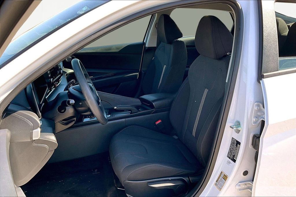 Used 2024 Hyundai Elantra SE image 25