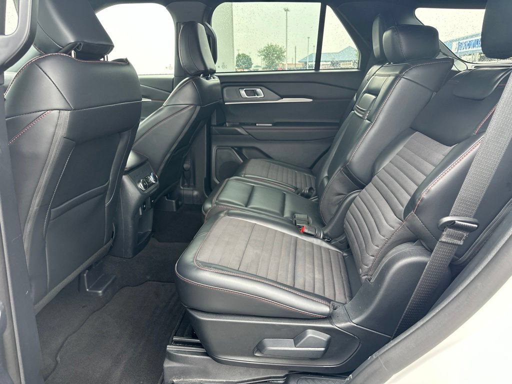 Certified 2025 Ford Explorer ST-Line w/ ST-Line Street Pack AWD/4WD image 17