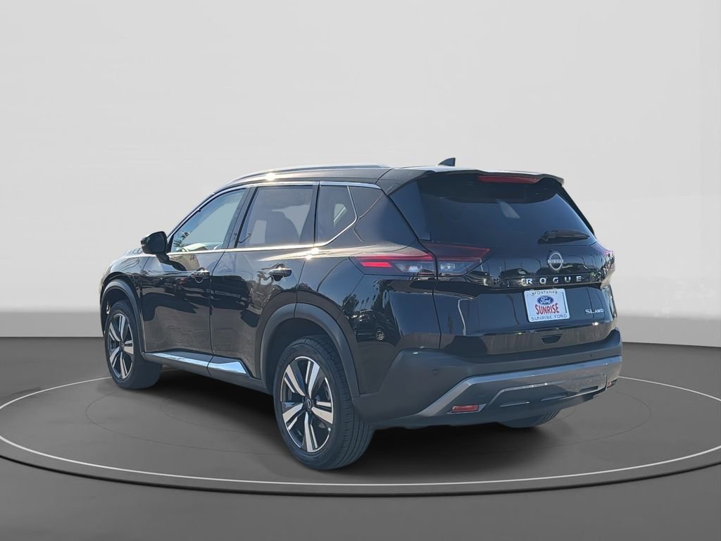 Used 2023 Nissan Rogue SL image 2