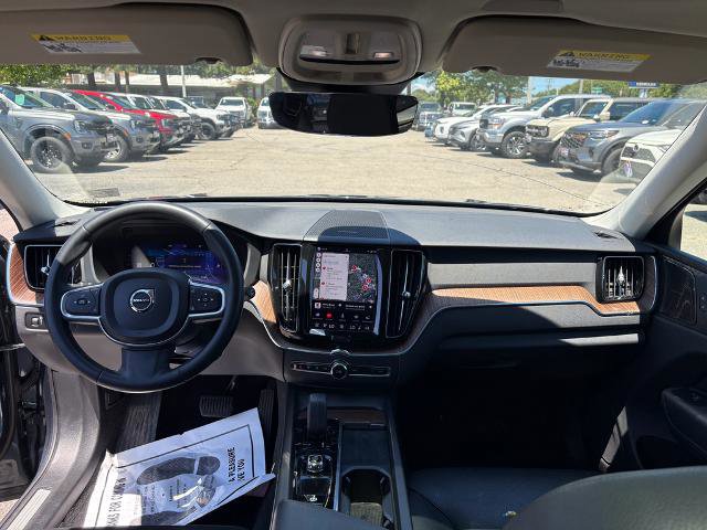 Used 2022 Volvo XC60 B5 Momentum w/ Advanced Package AWD/4WD image 12