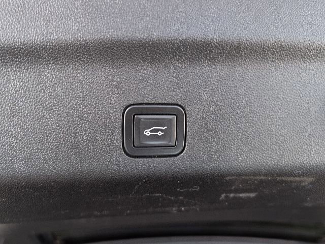 Used 2023 Chevrolet Suburban Z71 image 36