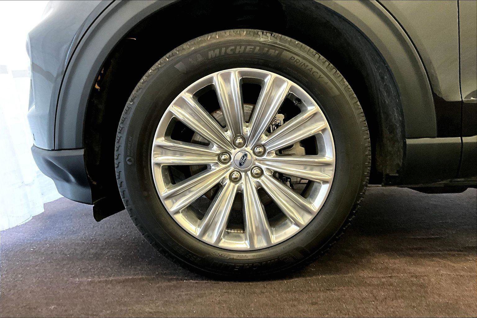 Certified 2022 Ford Explorer Limited w/ Limited Technology Package image 8