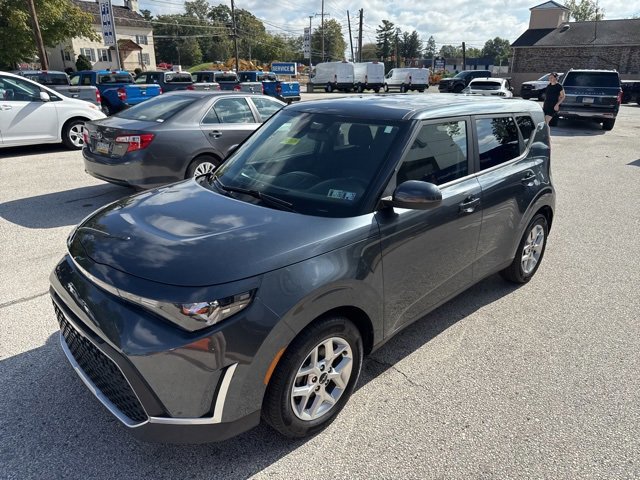 Used 2023 Kia Soul LX w/ LX Technology Package image 2