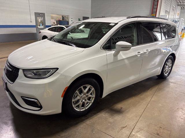 Used 2022 Chrysler Pacifica Touring-L FWD image 4