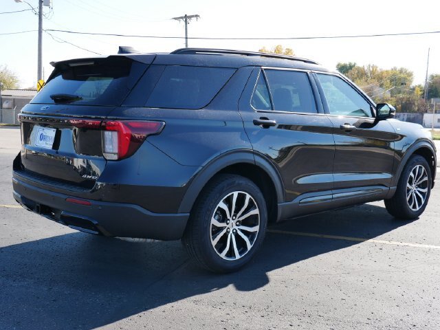 Certified 2025 Ford Explorer ST-Line AWD/4WD image 4