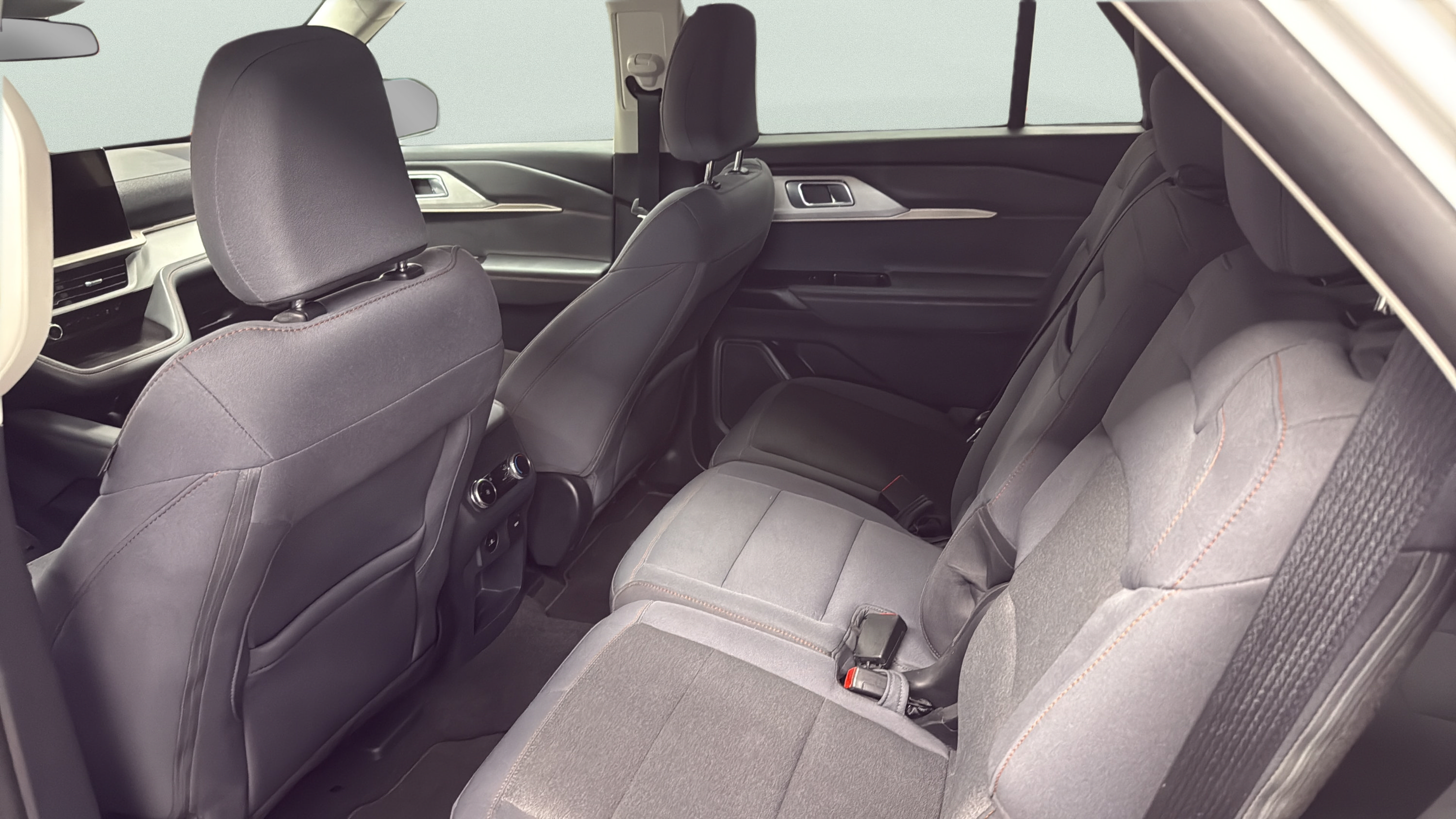 Certified 2025 Ford Explorer Active AWD/4WD image 13