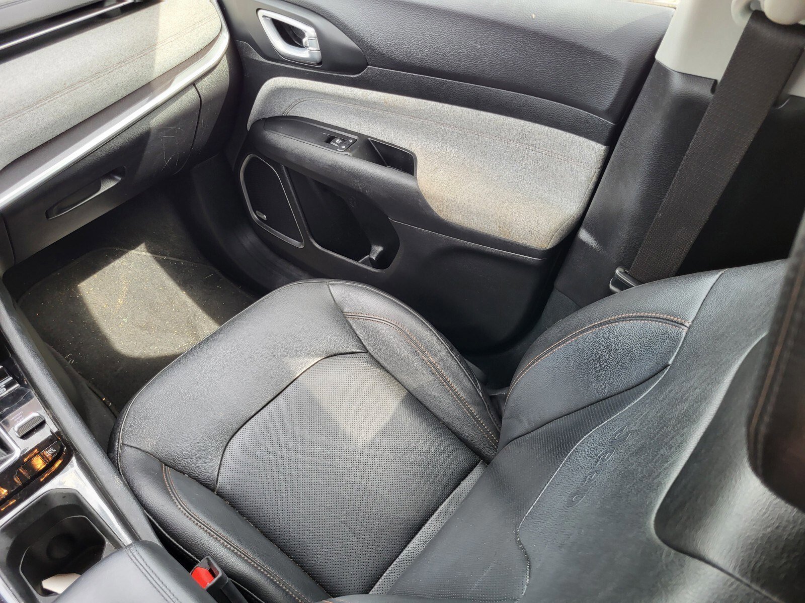 Used 2022 Jeep Compass Latitude w/ Sun and Sound Group image 16