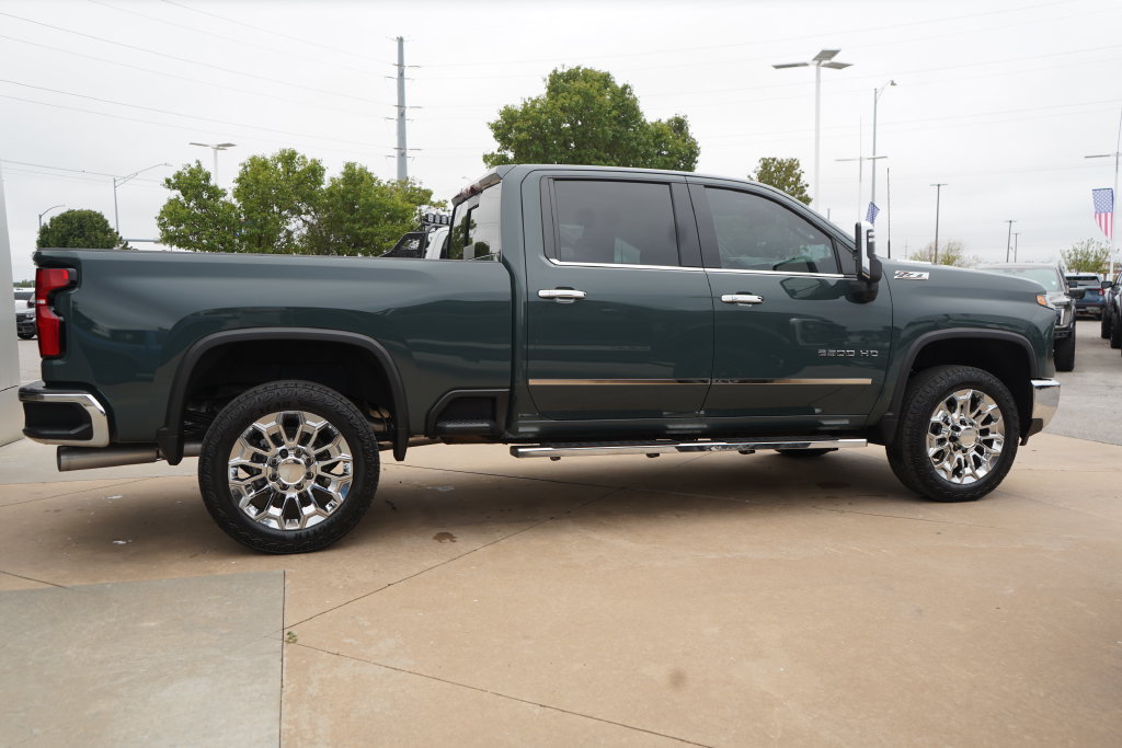 Used 2026 Chevrolet Silverado 2500 LTZ w/ LTZ Premium Package AWD/4WD image 14