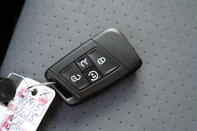 Used 2025 Volkswagen Jetta SE image 34