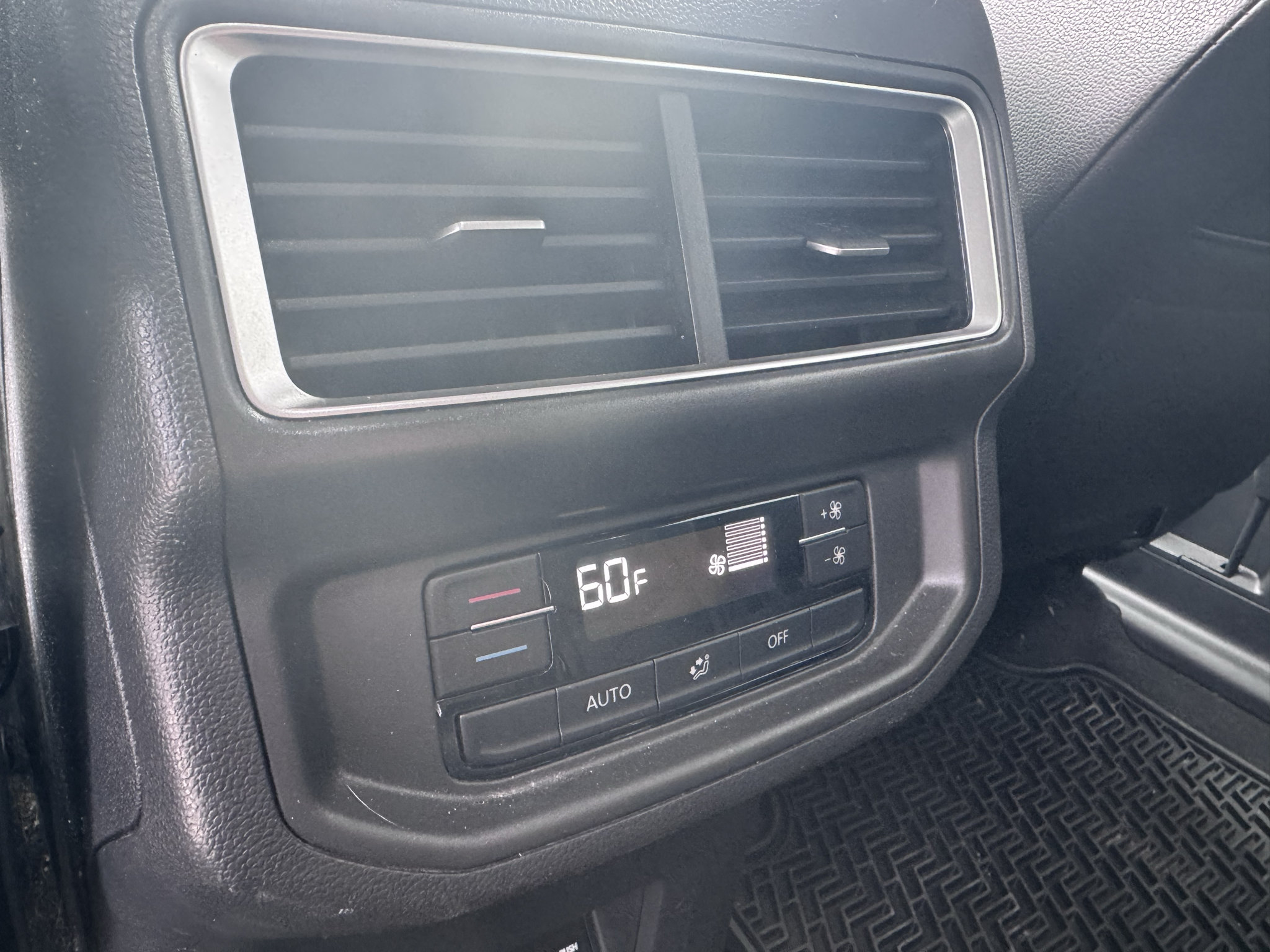 Used 2024 Volkswagen Atlas SE AWD/4WD image 36
