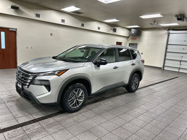 Used 2024 Nissan Rogue S image 2