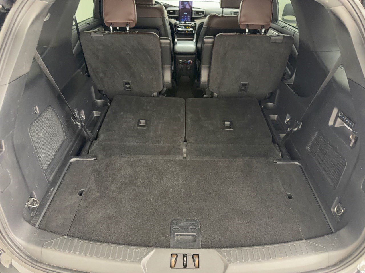 Certified 2022 Ford Explorer Platinum w/ Equipment Group 601A AWD/4WD image 28