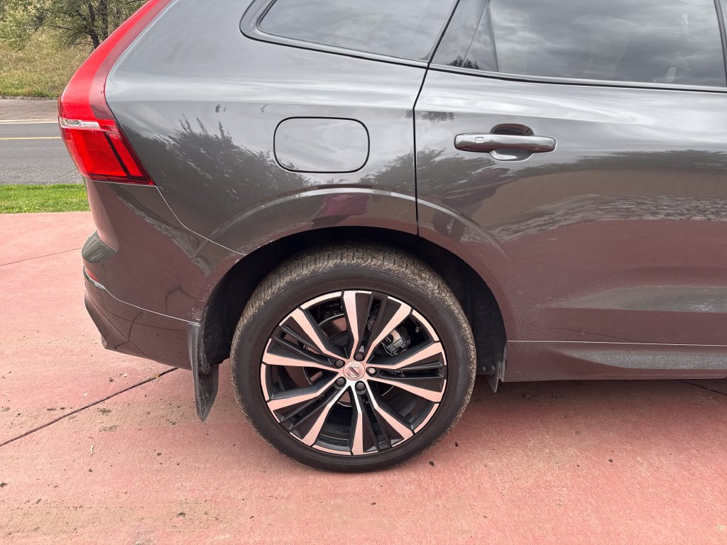 Used 2025 Volvo XC60 B5 Plus w/ Protection Package Premier AWD/4WD image 29