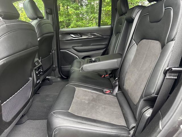 Used 2022 Jeep Grand Cherokee Altitude AWD/4WD image 18