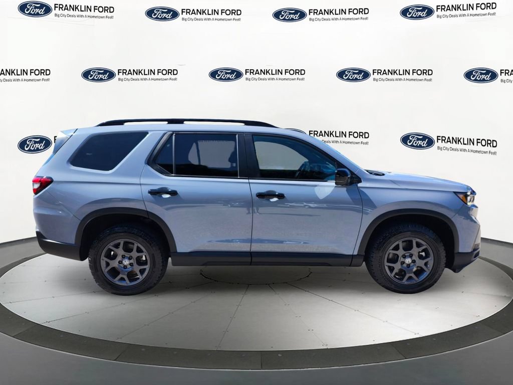 Used 2025 Honda Pilot TrailSport image 6