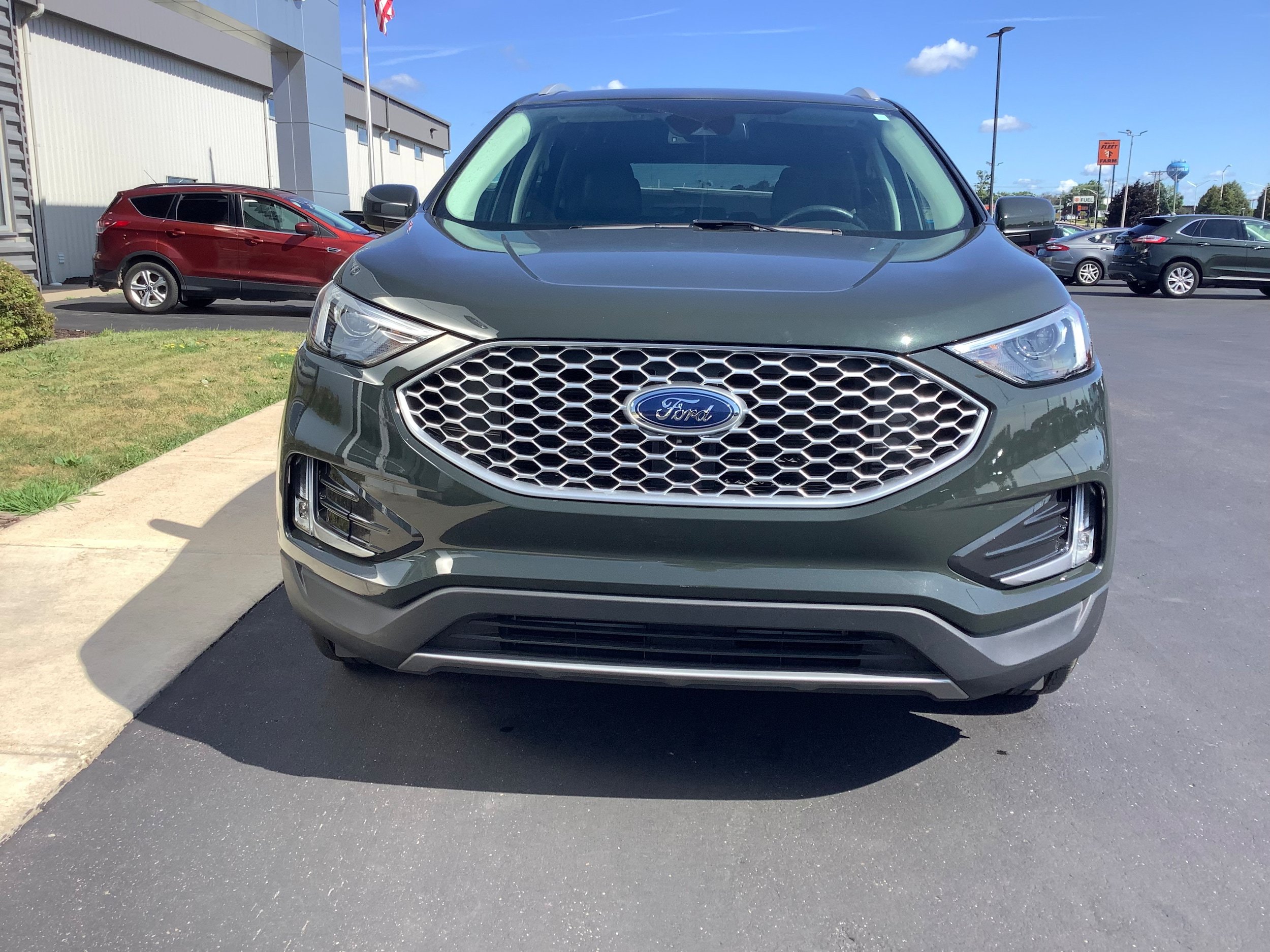 Certified 2024 Ford Edge SEL w/ Convenience Package AWD/4WD image 3