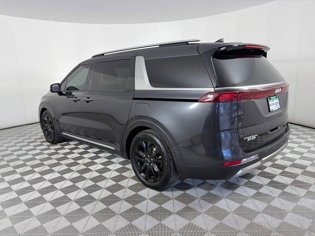 Used 2024 Kia Carnival SX Prestige image 3
