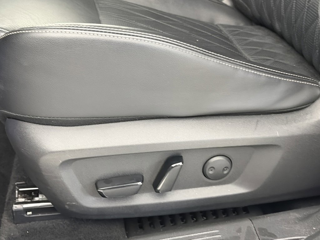 Used 2022 Nissan Rogue Platinum w/ Head-Up Display Package image 25