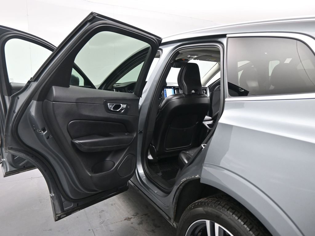 Used 2020 Volvo XC60 T5 Momentum w/ Protection Package Premier image 51