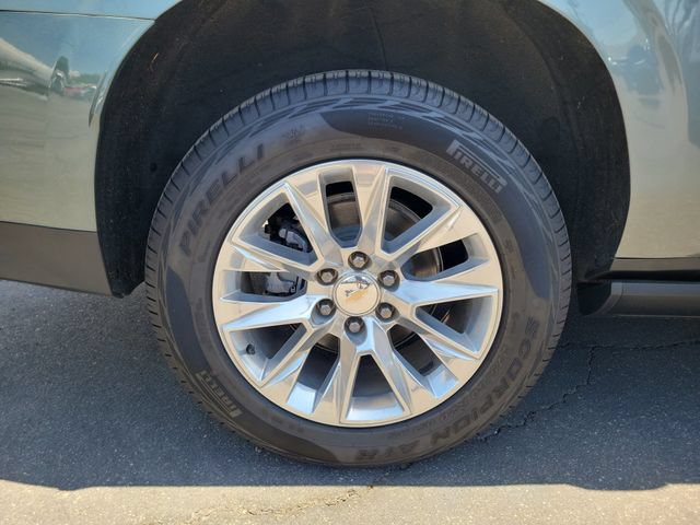 Used 2024 Chevrolet Suburban Premier w/ Premium Package 2 AWD/4WD image 5