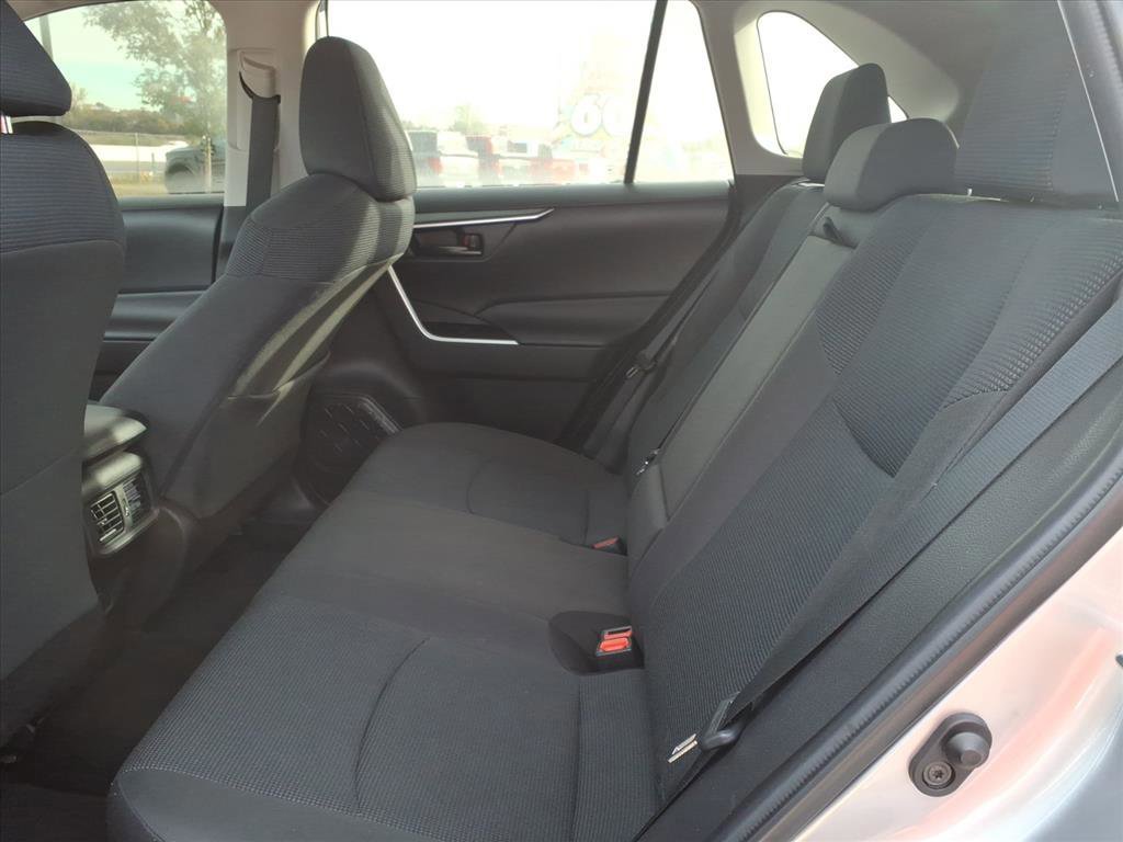 Used 2022 Toyota RAV4 LE image 12
