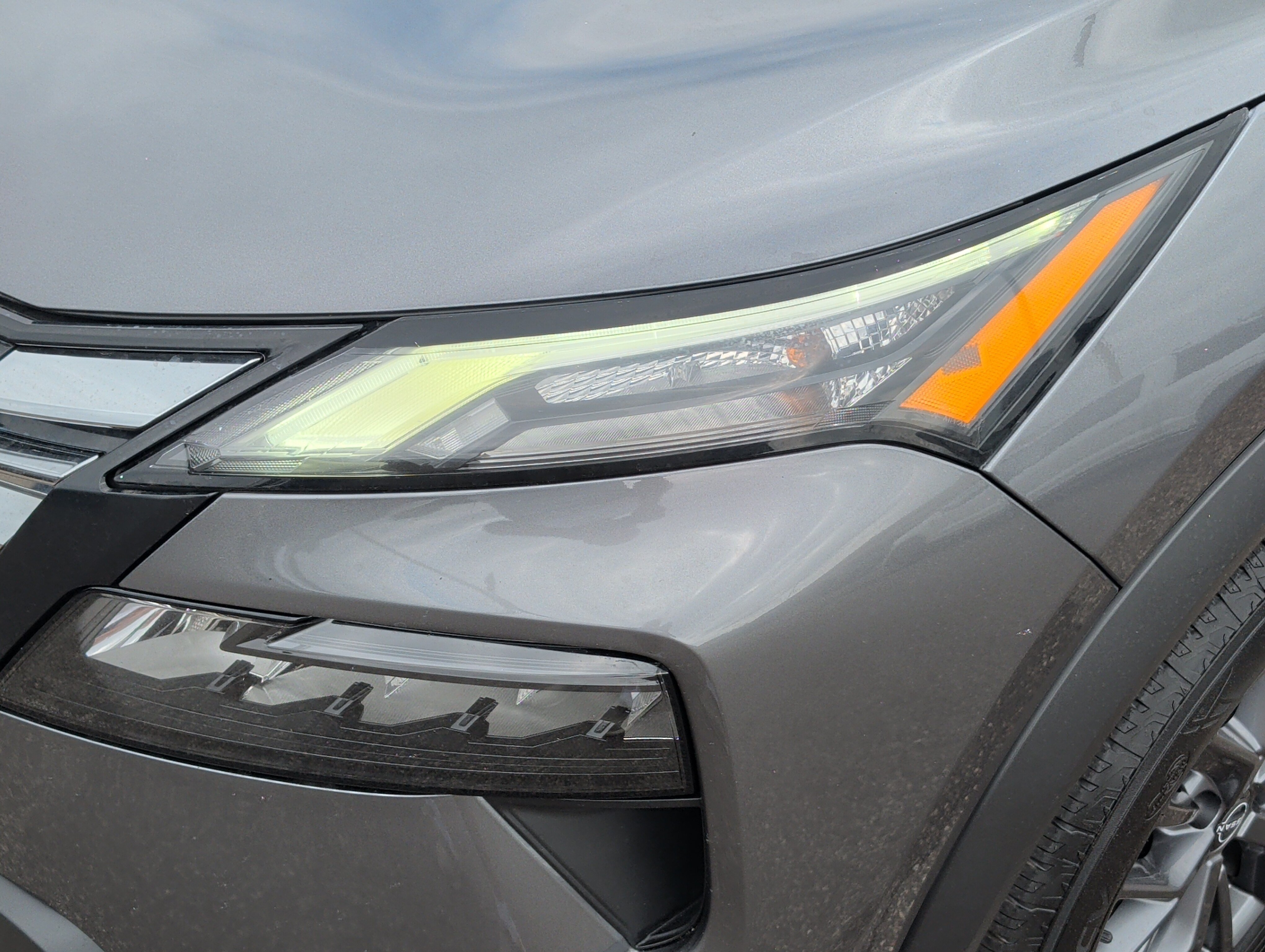 Used 2024 Nissan Rogue S AWD/4WD image 16