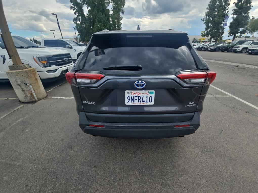 Used 2024 Toyota RAV4 LE AWD/4WD image 7