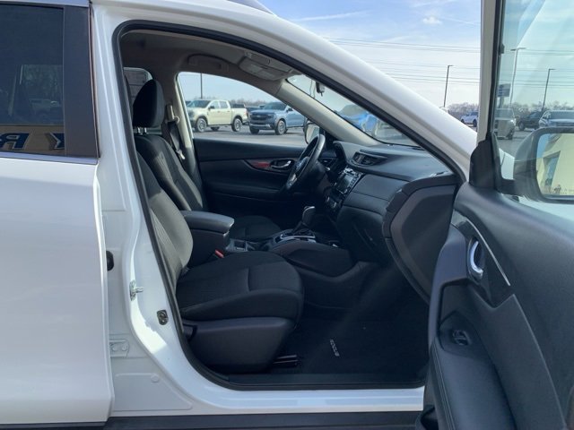 Used 2019 Nissan Rogue SV image 14