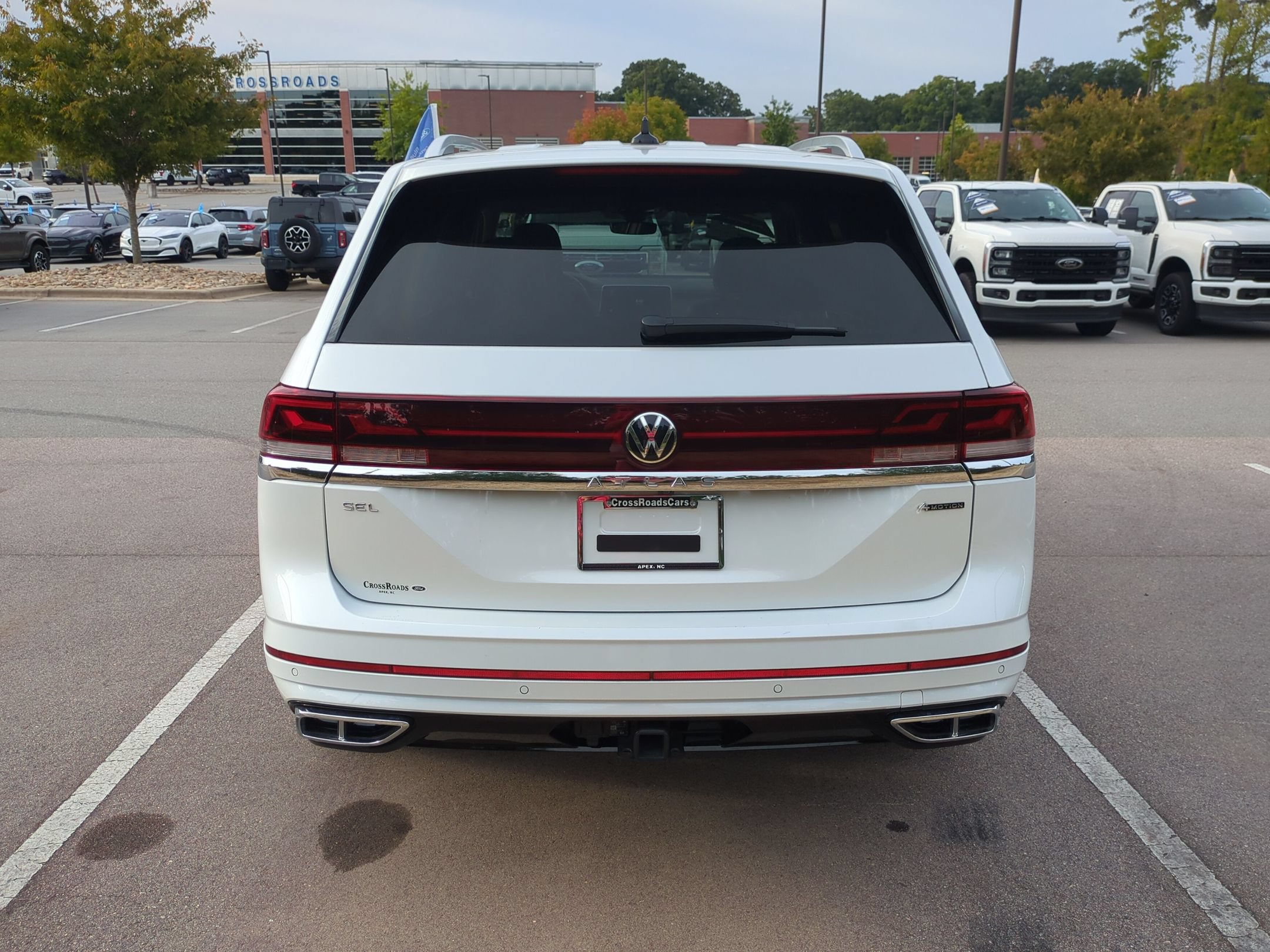 Used 2024 Volkswagen Atlas SEL Premium R-Line AWD/4WD image 5