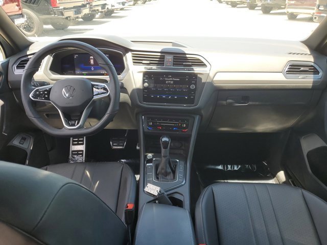 Used 2022 Volkswagen Tiguan SE R-Line image 19
