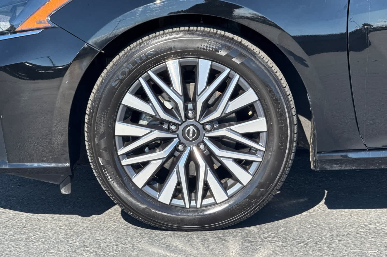 Used 2025 Nissan Altima 2.5 SV FWD image 25