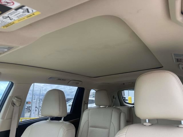 Used 2017 Toyota Highlander Limited Platinum AWD/4WD image 19