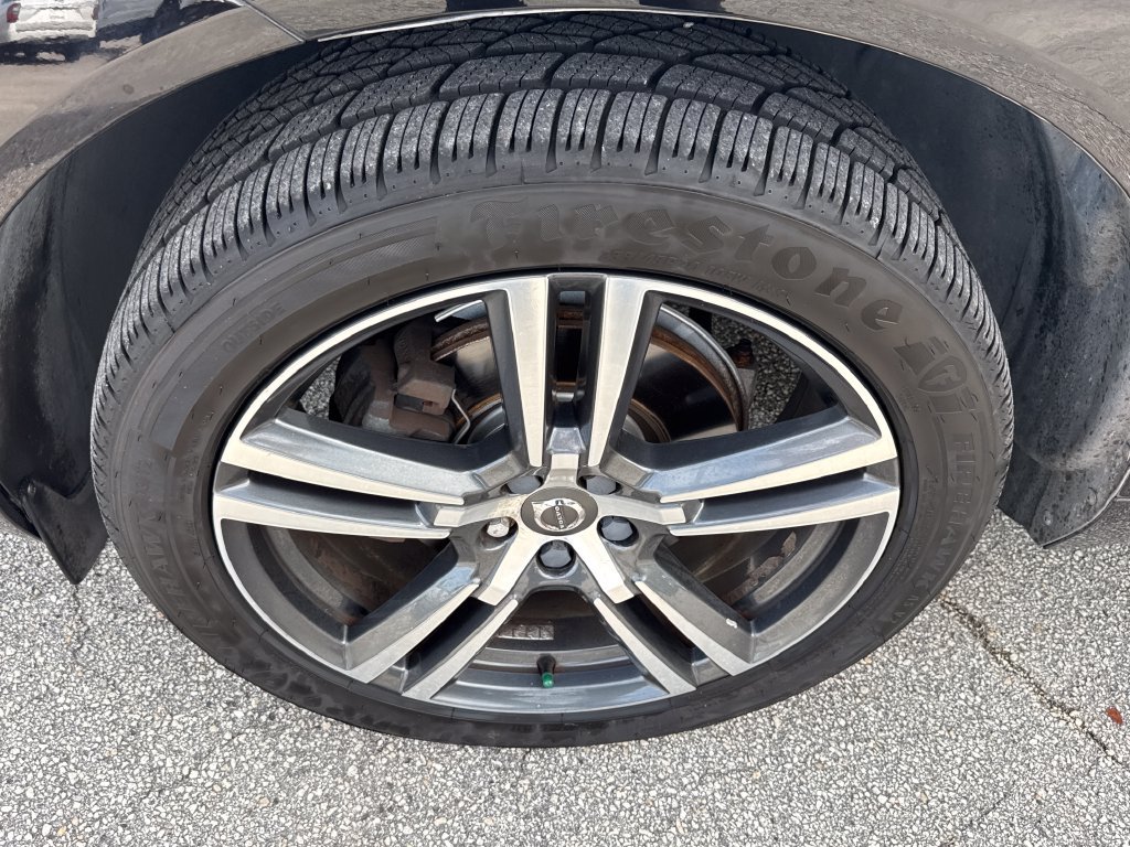 Used 2019 Volvo XC60 T5 Momentum w/ Premium Package AWD/4WD image 12